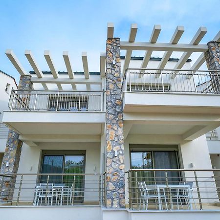Athina Palace Luxurious Appartments Potos Bagian luar foto