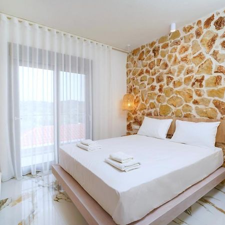 Athina Palace Luxurious Appartments Potos Bagian luar foto