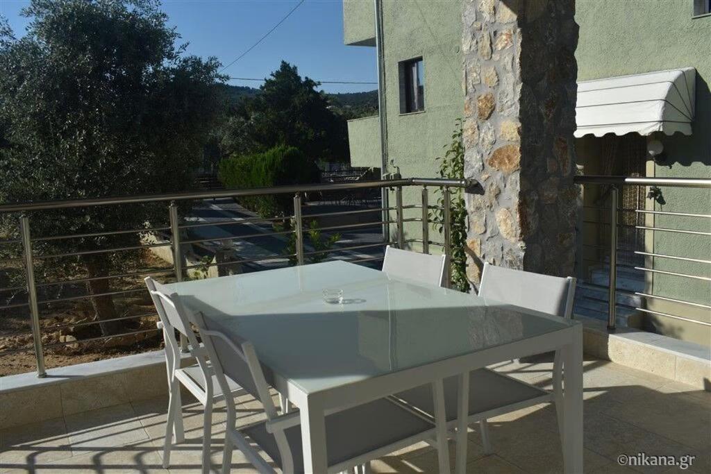 Athina Palace Luxurious Appartments Potos Bagian luar foto