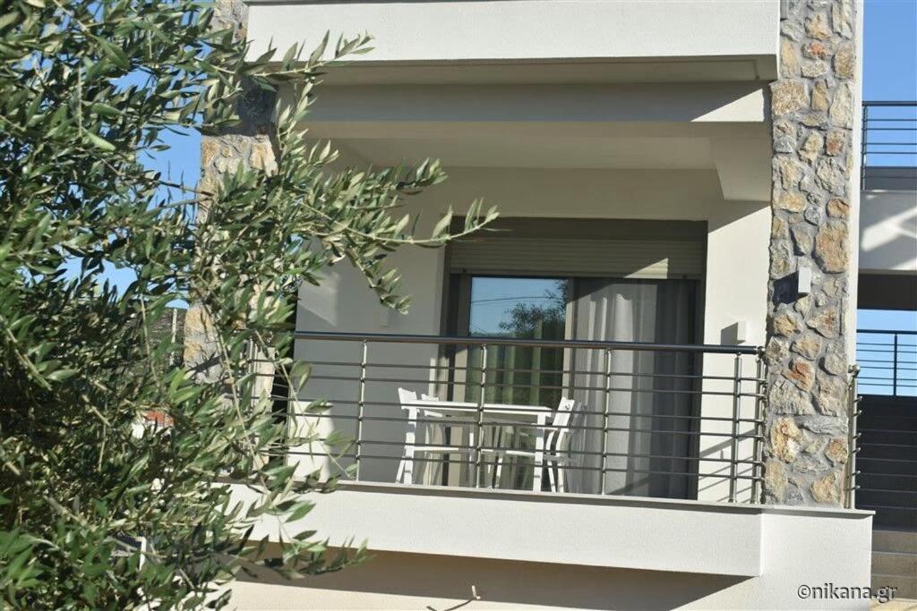 Athina Palace Luxurious Appartments Potos Bagian luar foto