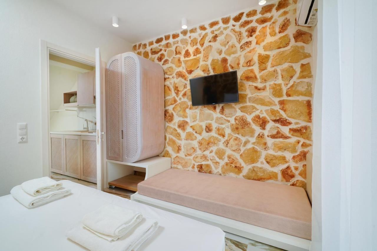 Athina Palace Luxurious Appartments Potos Bagian luar foto