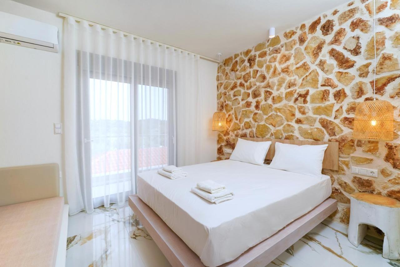 Athina Palace Luxurious Appartments Potos Bagian luar foto