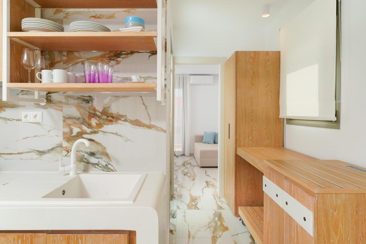 Athina Palace Luxurious Appartments Potos Bagian luar foto