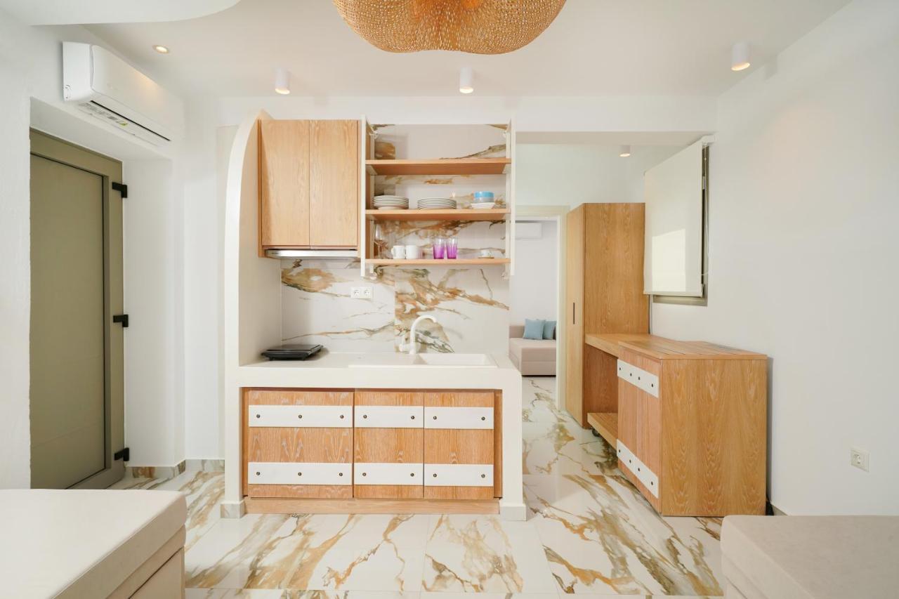 Athina Palace Luxurious Appartments Potos Bagian luar foto