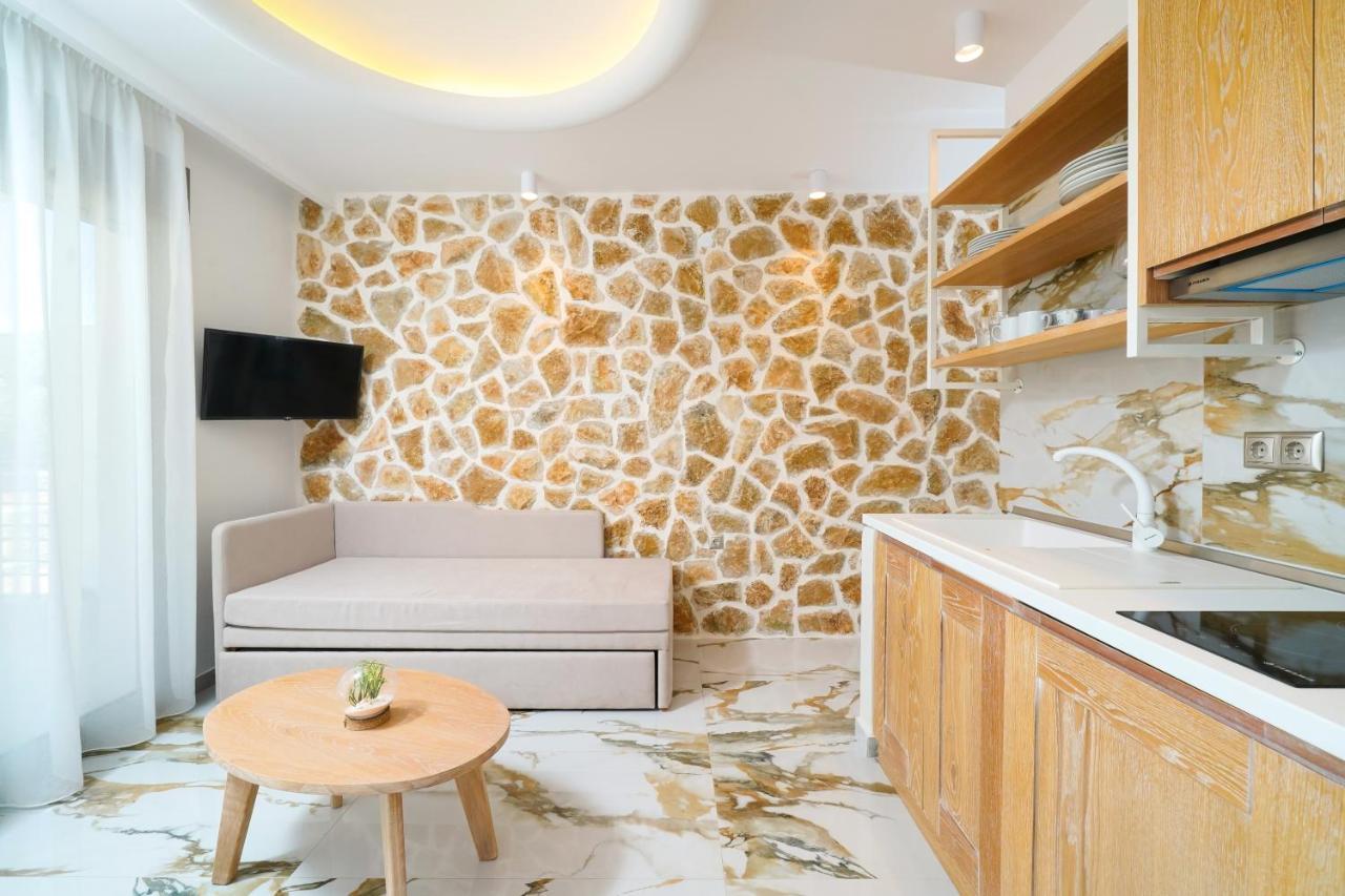 Athina Palace Luxurious Appartments Potos Bagian luar foto
