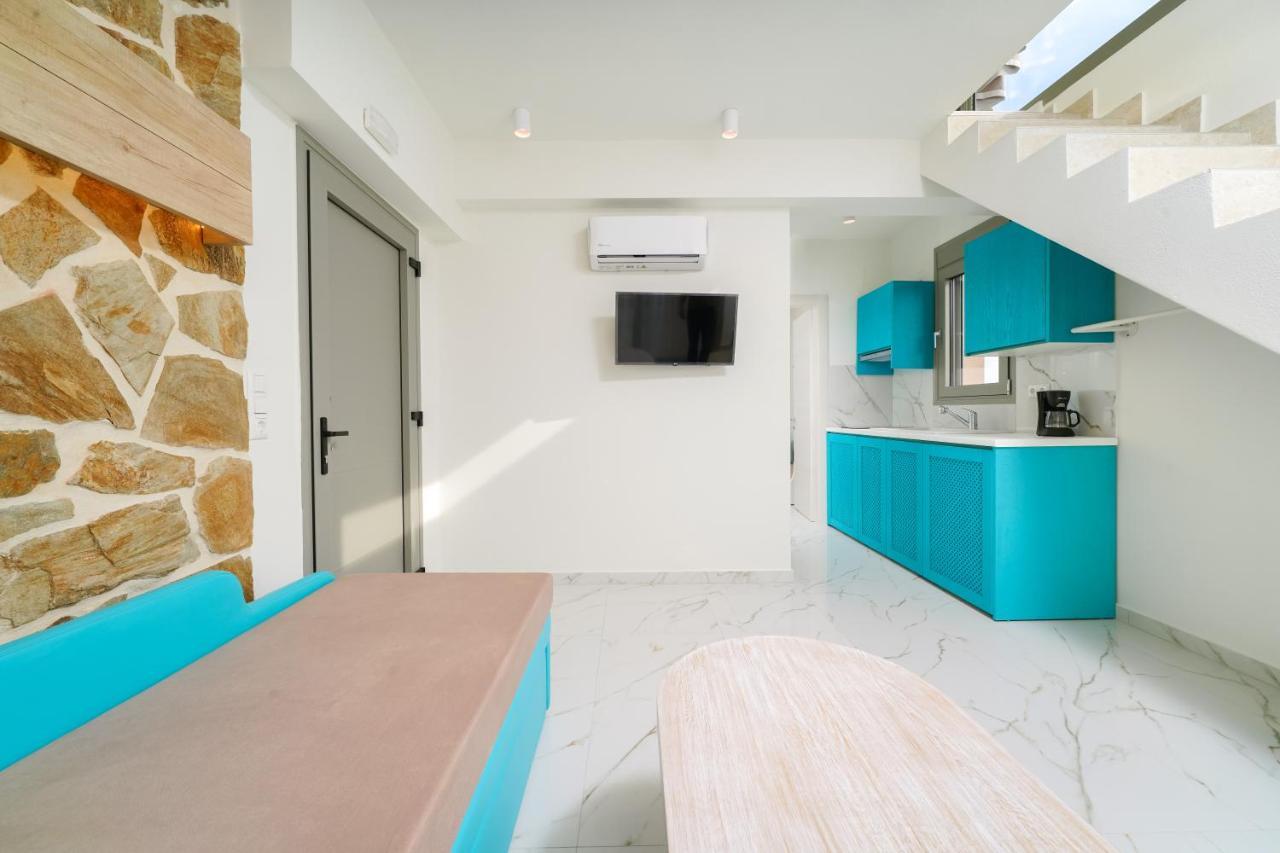Athina Palace Luxurious Appartments Potos Bagian luar foto