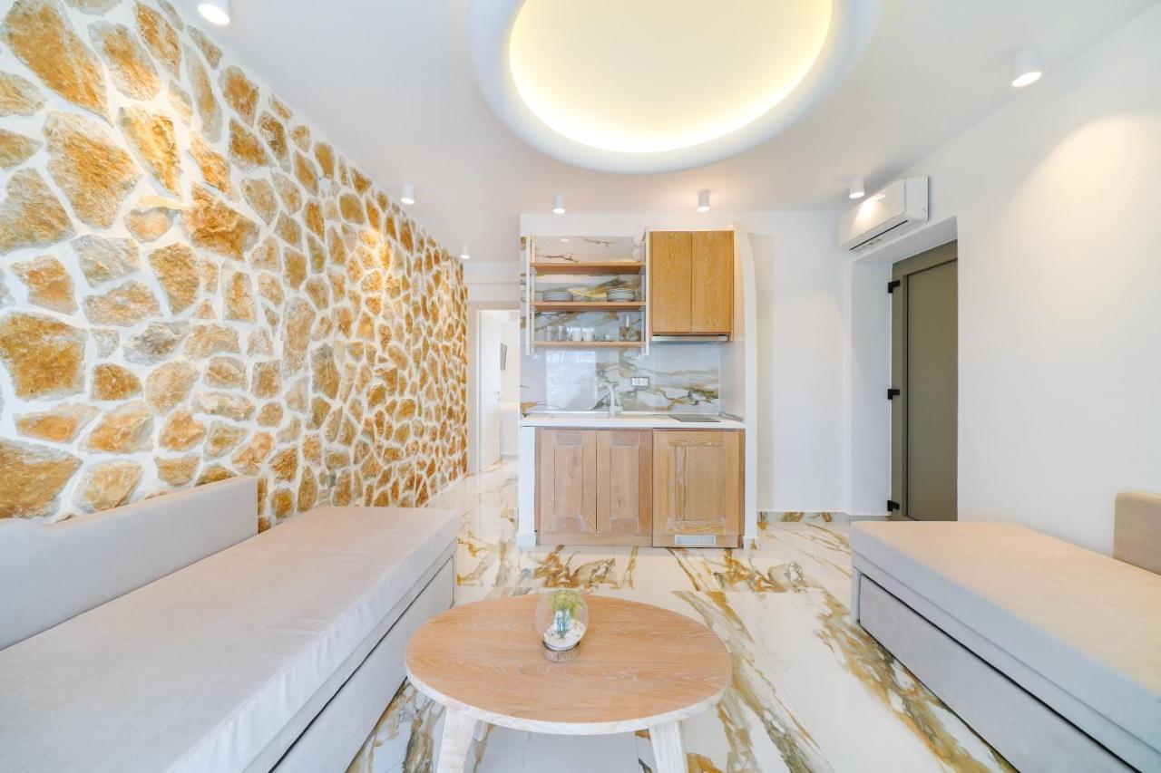 Athina Palace Luxurious Appartments Potos Bagian luar foto
