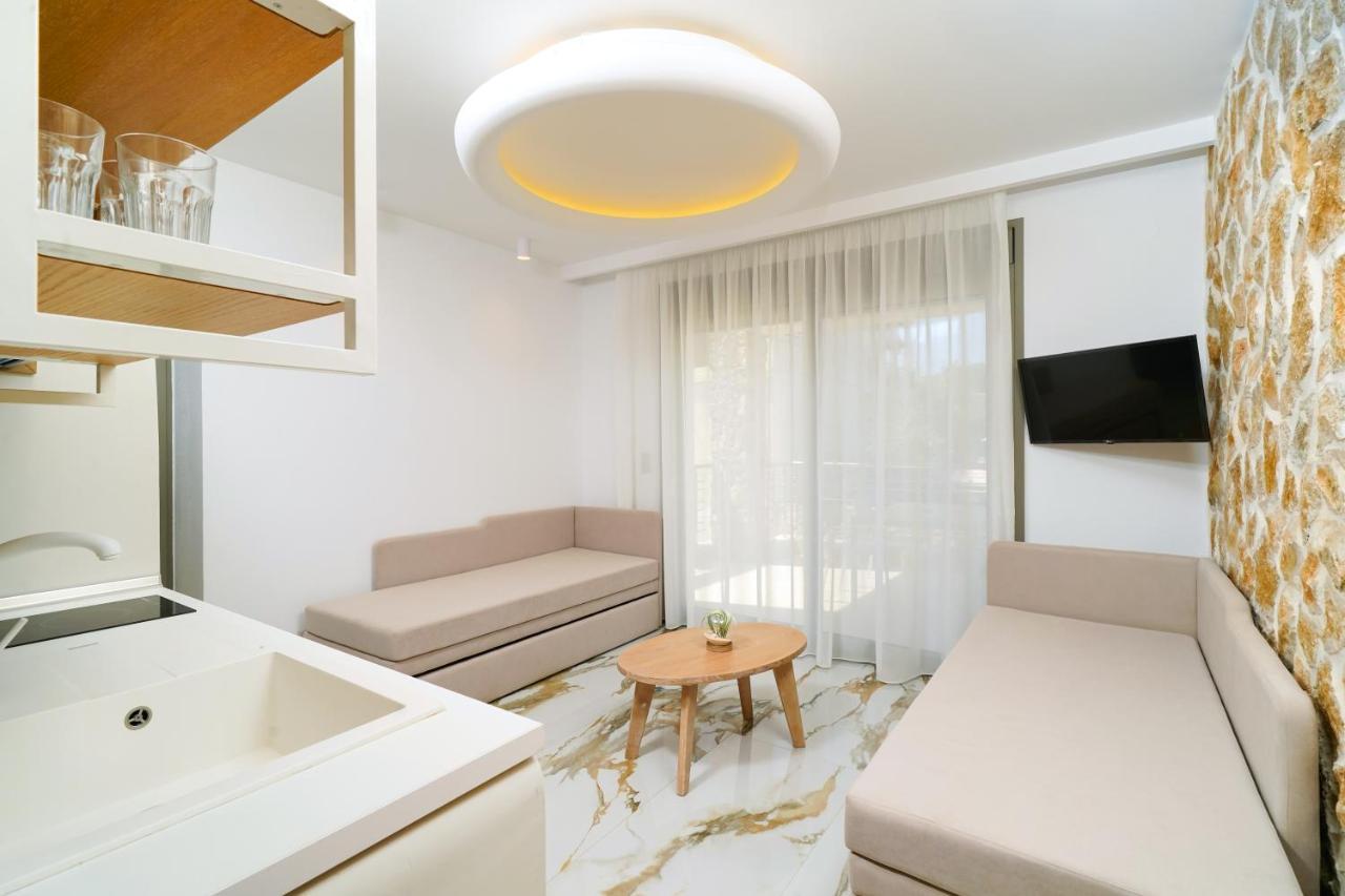 Athina Palace Luxurious Appartments Potos Bagian luar foto